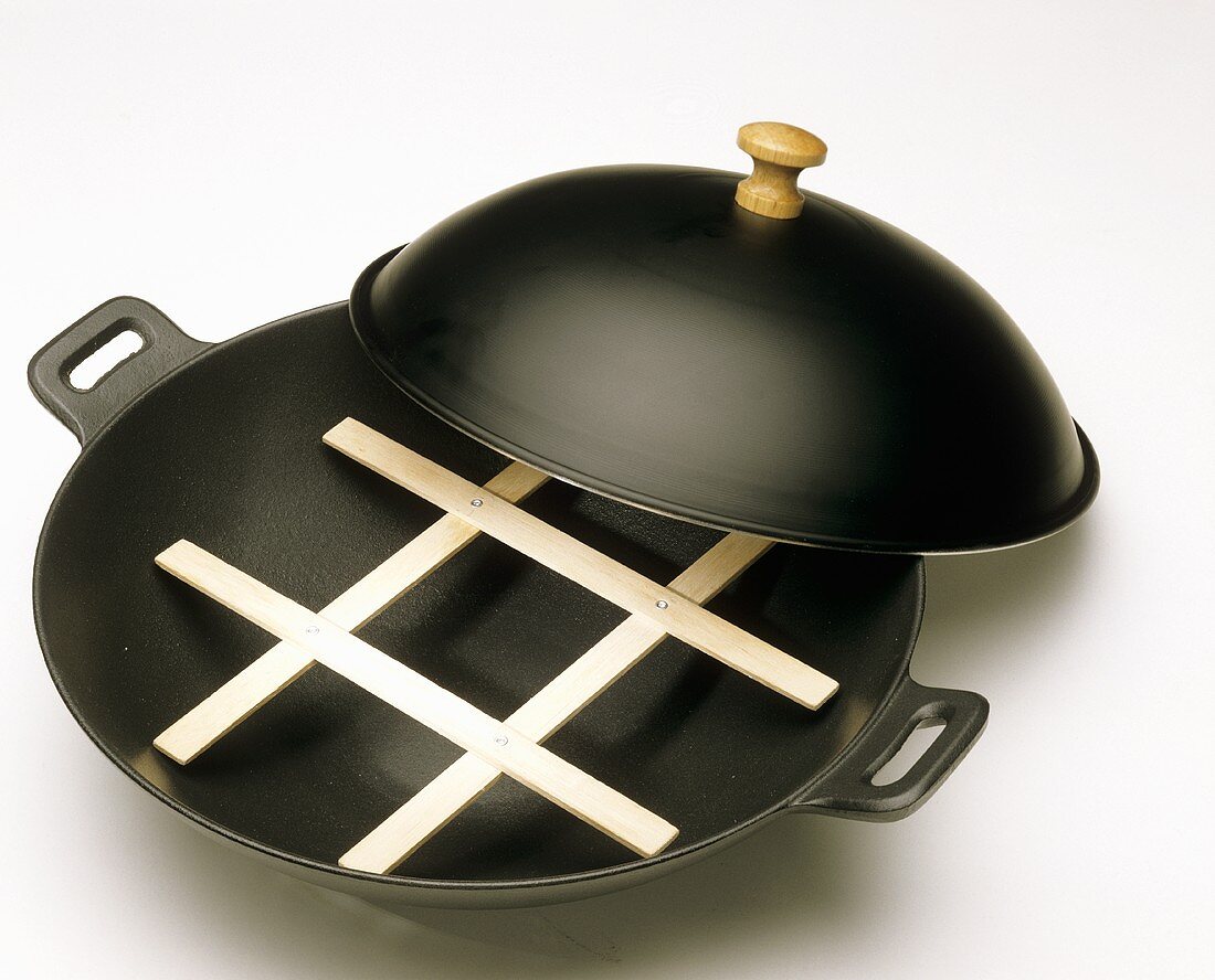 Cast iron wok with wooden insert