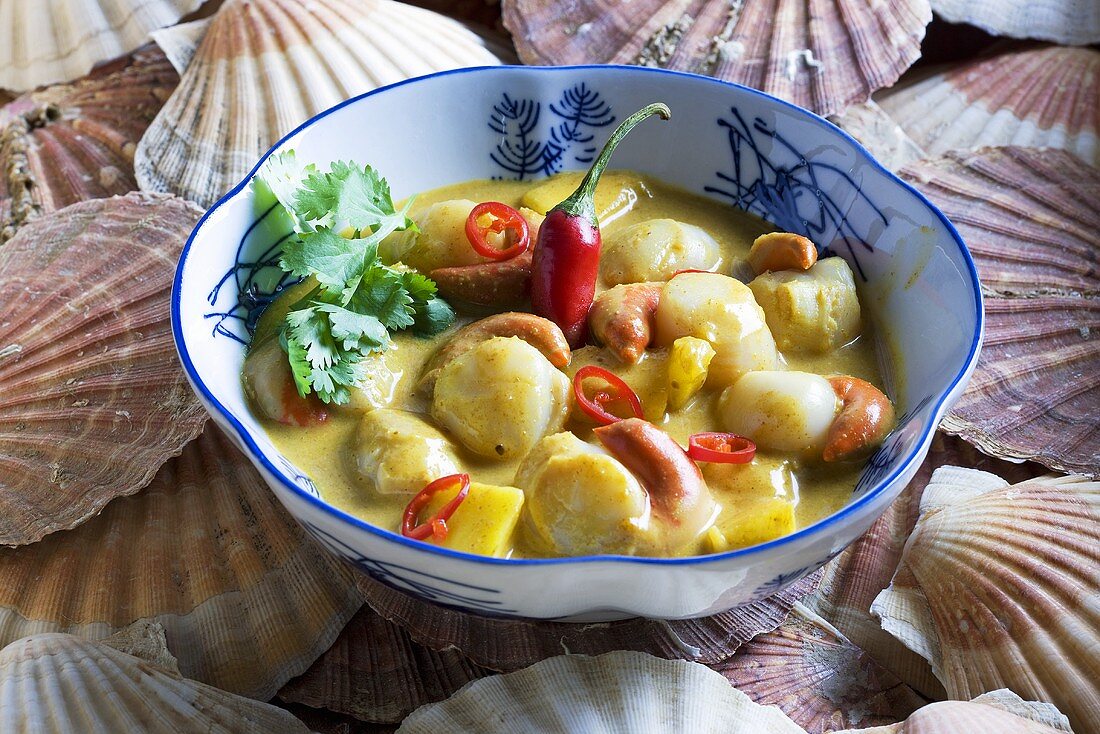 Scallop curry with chilli peppers (China)