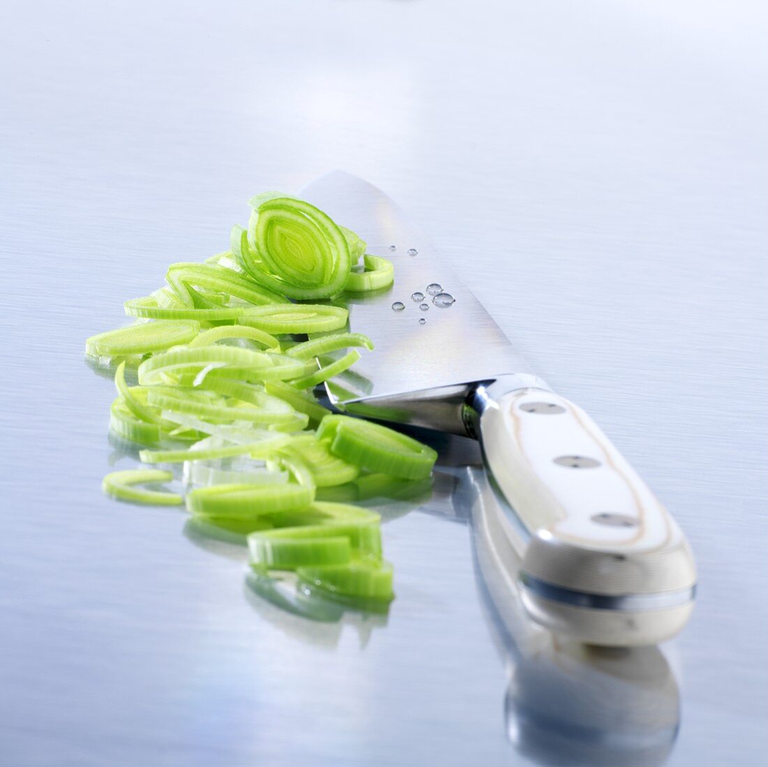 Leek rings and a kitchen knife