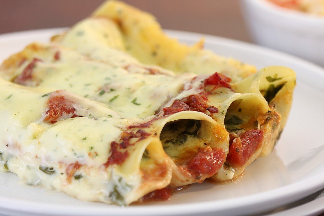 Cannelloni with feta and spinach