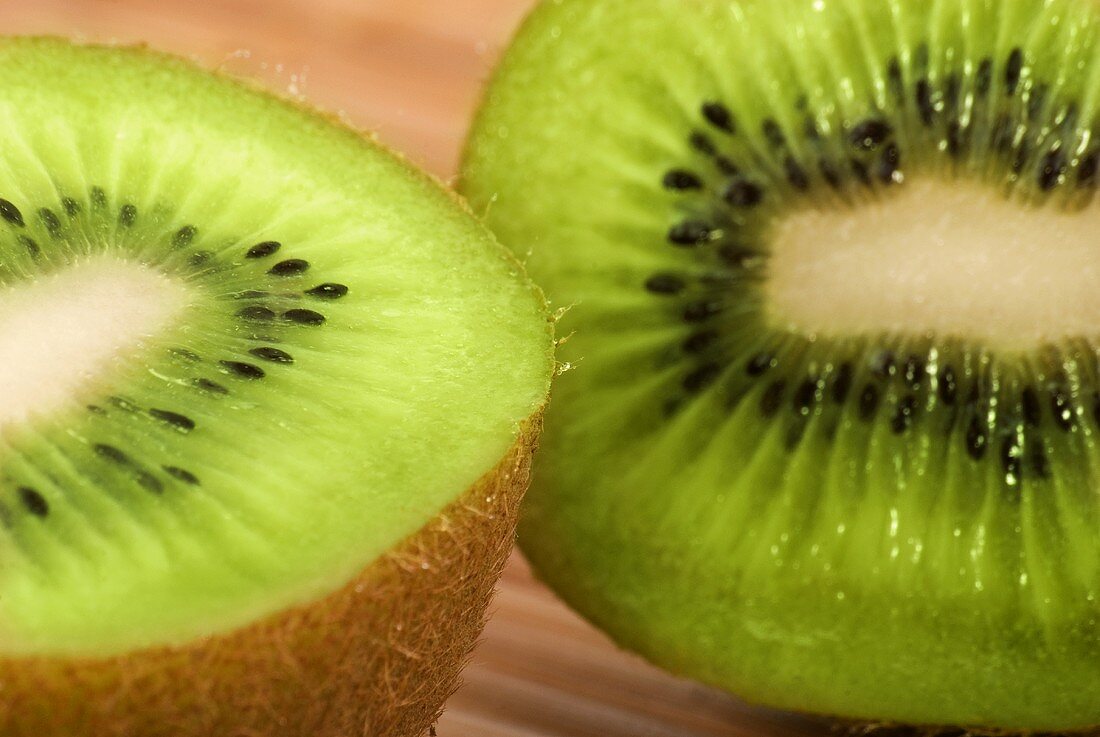 Two kiwi fruit halves (close-up)