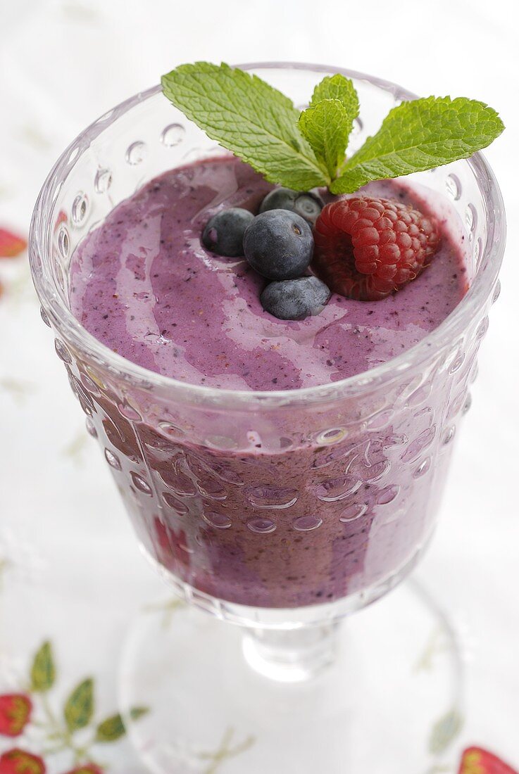 Blueberry, raspberry and strawberry smoothie