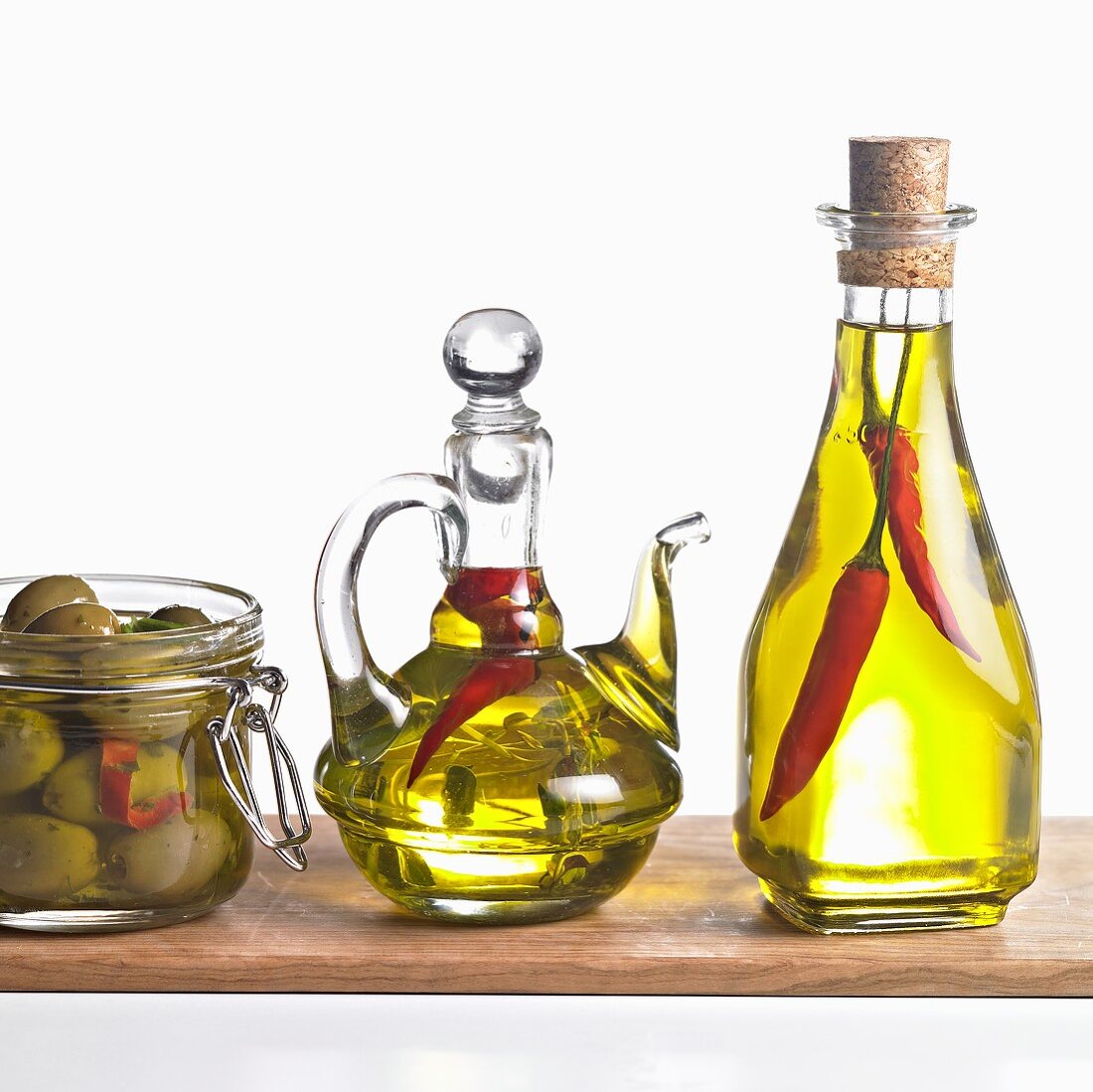 Oliven, Chili-Kräuter-Öl & Chiliöl