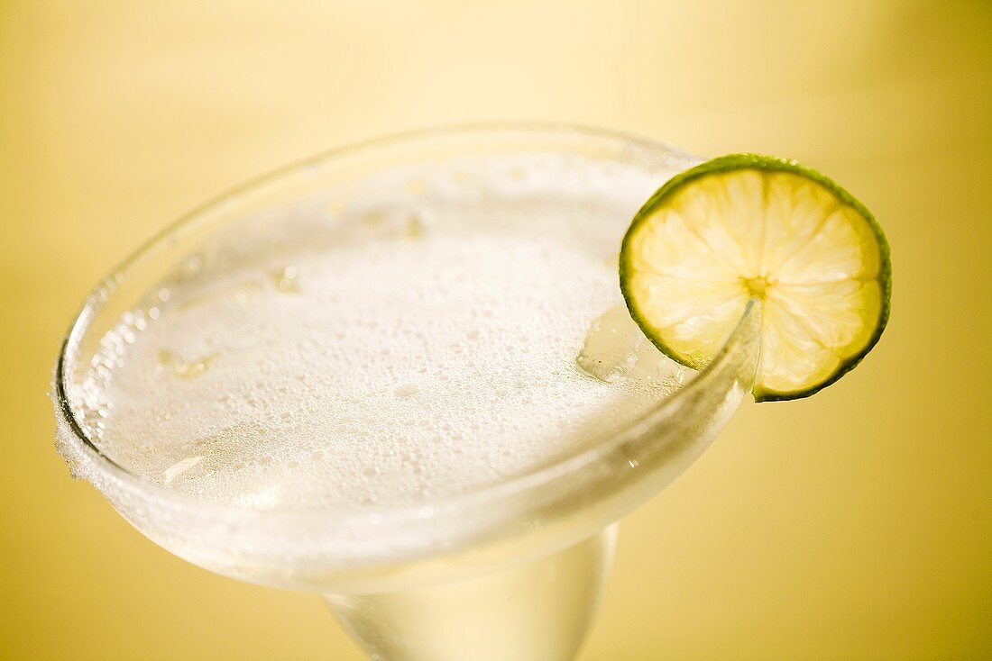 Margarita with slice of lime