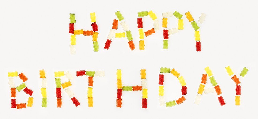 'Happy Birthday' aus bunten Gummibärchen
