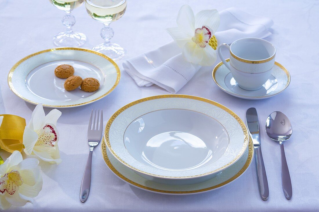 Place-setting with flowers