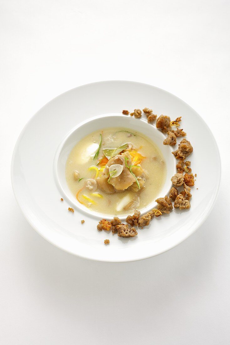 Saure Suppe (Rindsuppe mit Innereien und Gewürzen) aus Tirol