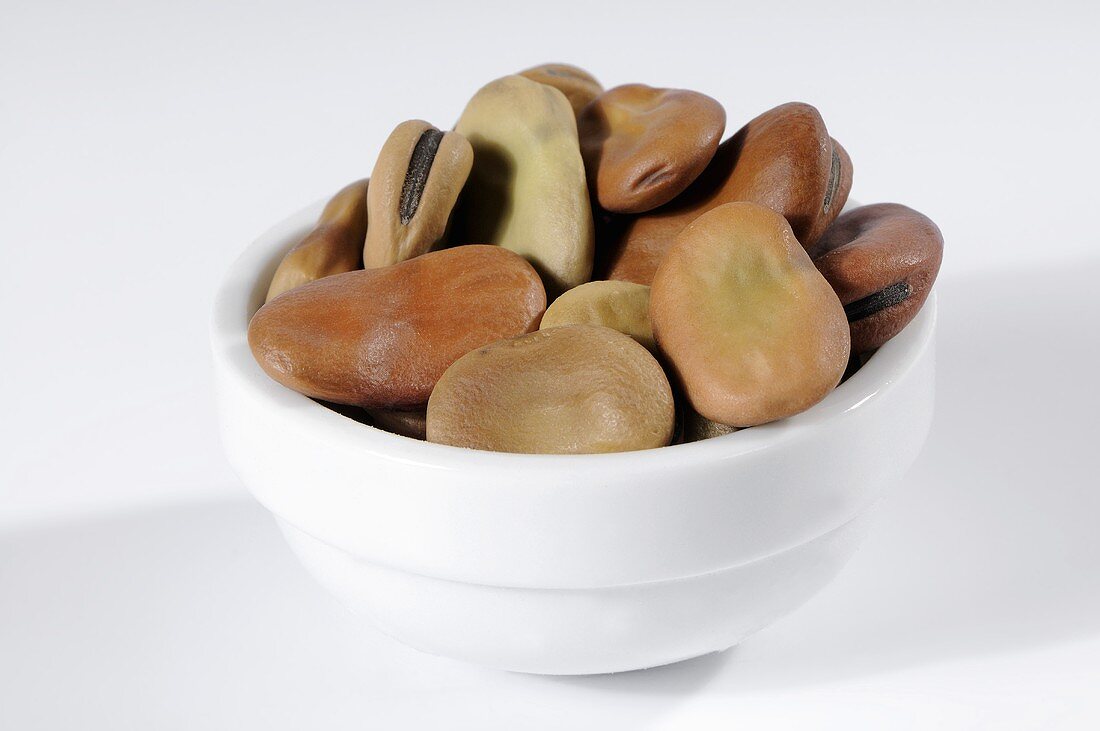 Broad beans in ceramic bowl