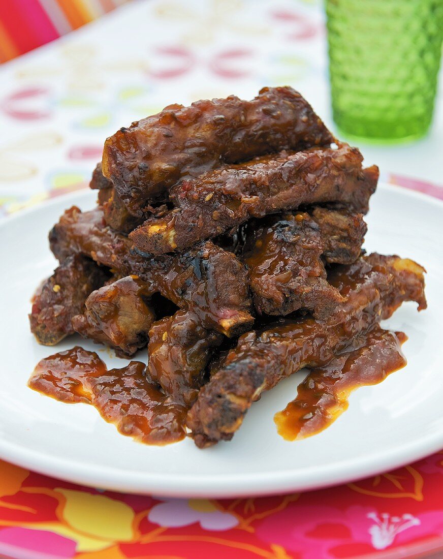 Grilled spare ribs with barbecue sauce