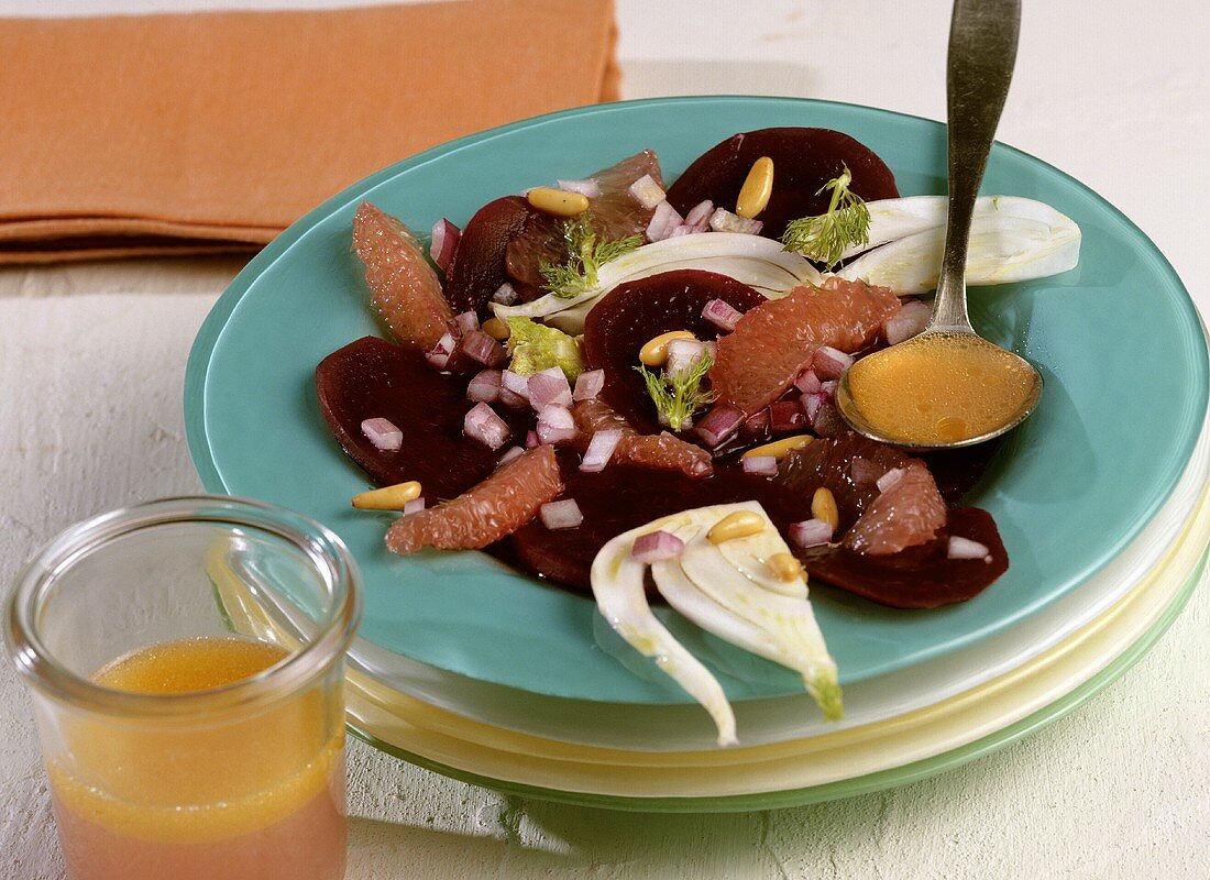 Rote-Bete-Salat mit Grapefruit, Fenchel und Pinienkernen