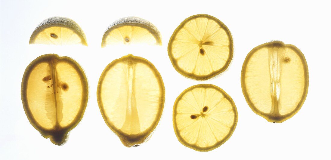 Zitronenscheiben und Zitronenschnitze