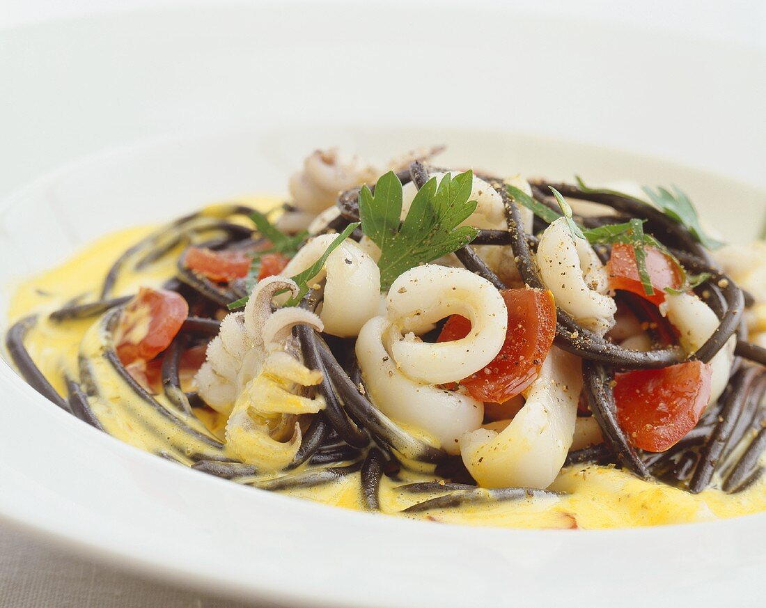 Schwarze Spaghetti mit Calamari