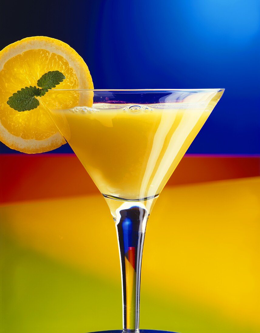 Orangensaft in einem Cocktailglas