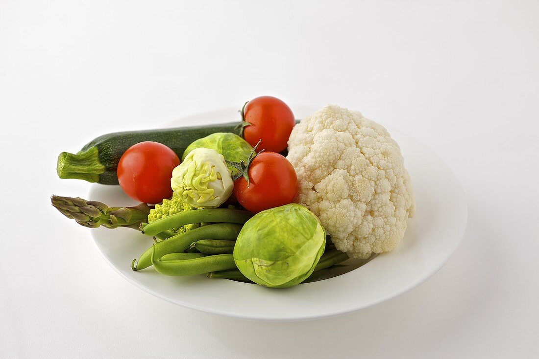 Verschiedenes Gemüse auf Teller