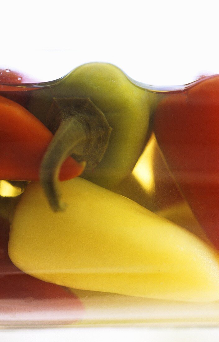 Pickled chillies (close-up)