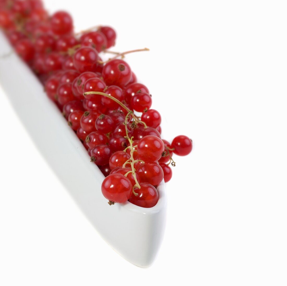 Redcurrants in ceramic dish