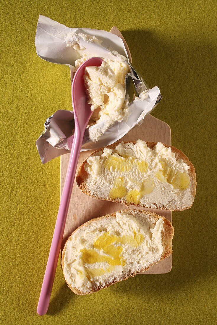 Bread with cream cheese