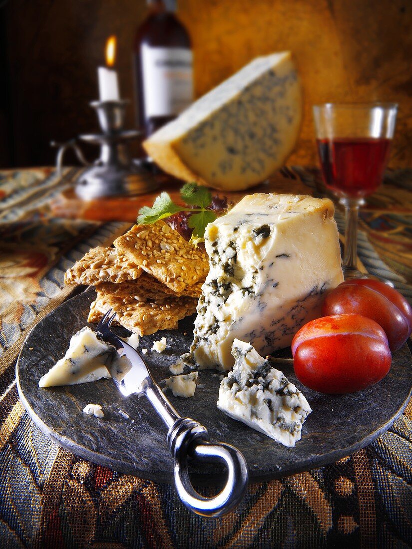 Blue cheese with sesame crackers, wine