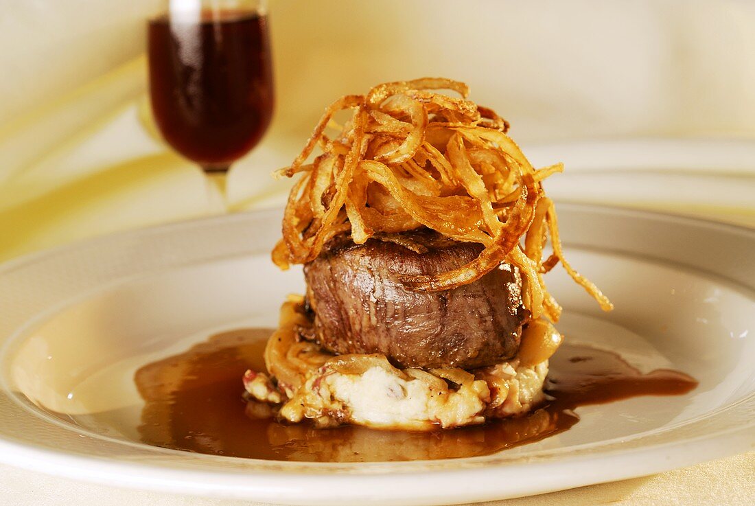 Beef medallion with deep-fried onions