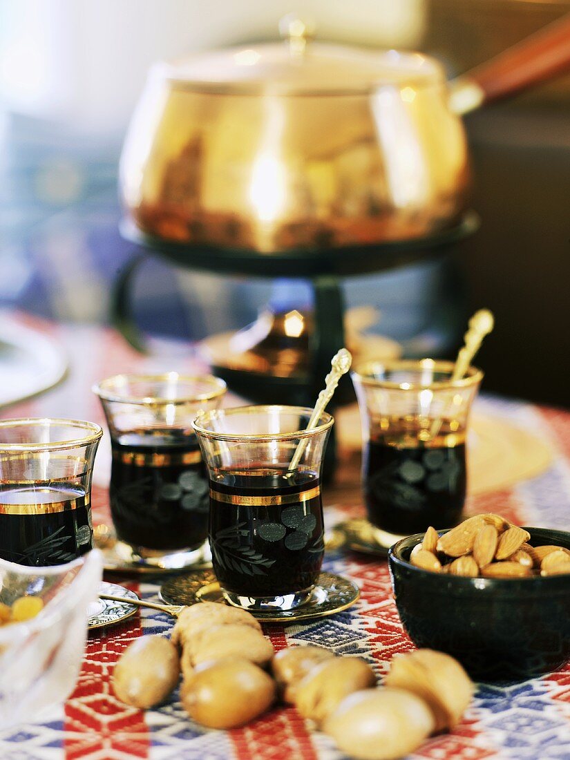 Türkischer Kaffee und Nüsse