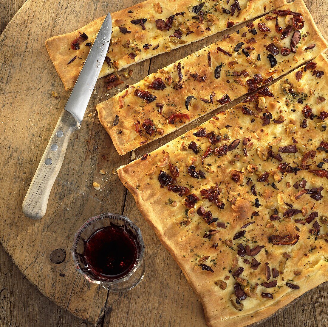 Focaccia olive e rosmarino (Fladenbrot mit Rosmarin & Oliven)