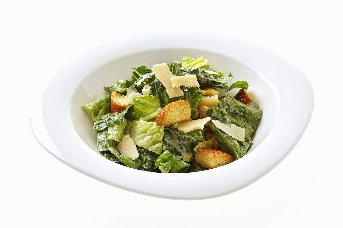 Caesar-Salat im Teller