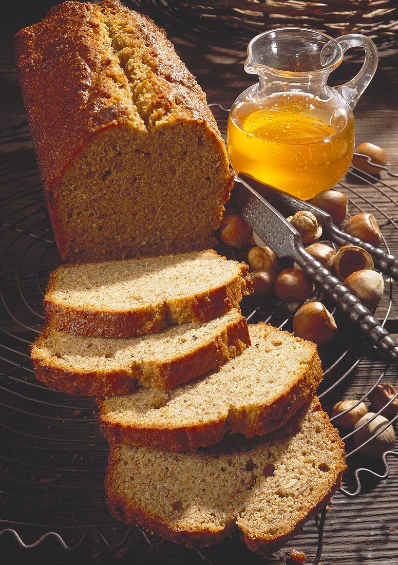 Haselnußkuchen mit Honig & Buchweizen