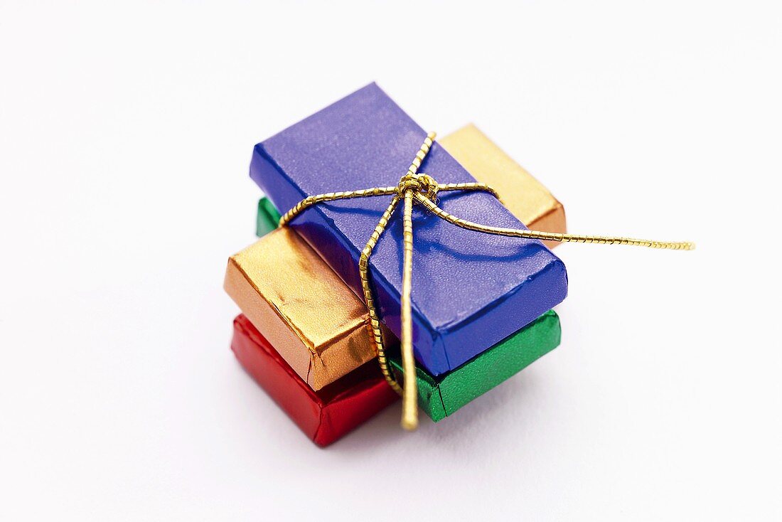 Small chocolate bars in coloured foil (Christmas tree ornament)