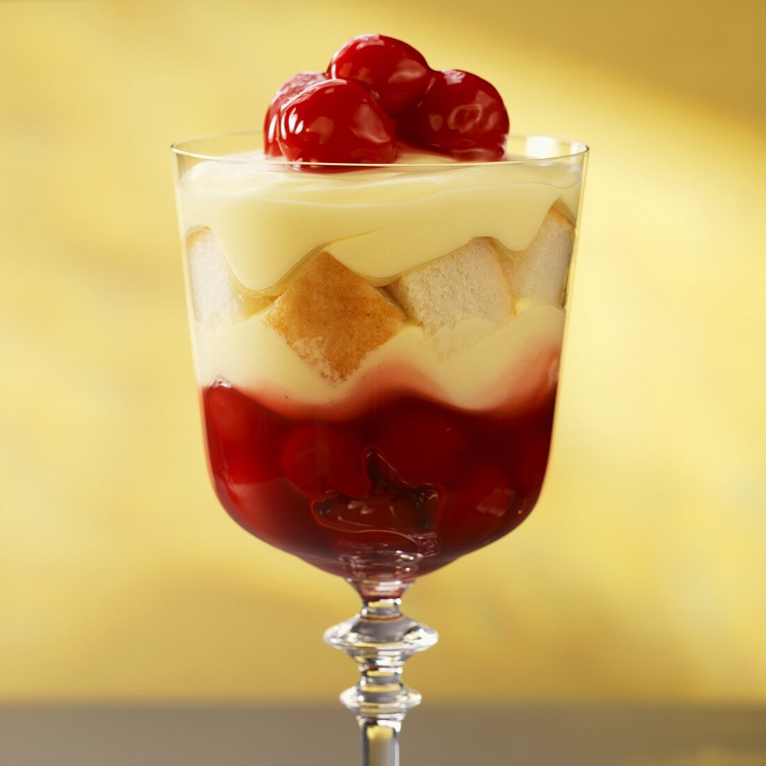 Cherry Trifle with Angel Food Cake and Vanilla Pudding 
