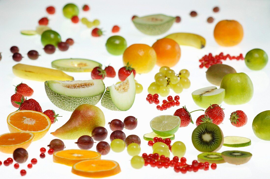 Viele verschiedene frische Früchte