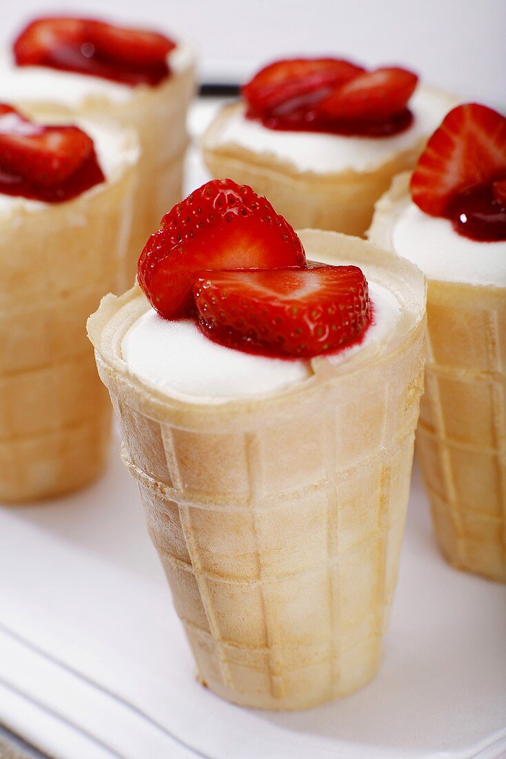 Vanilla ice cream with strawberries, close-up