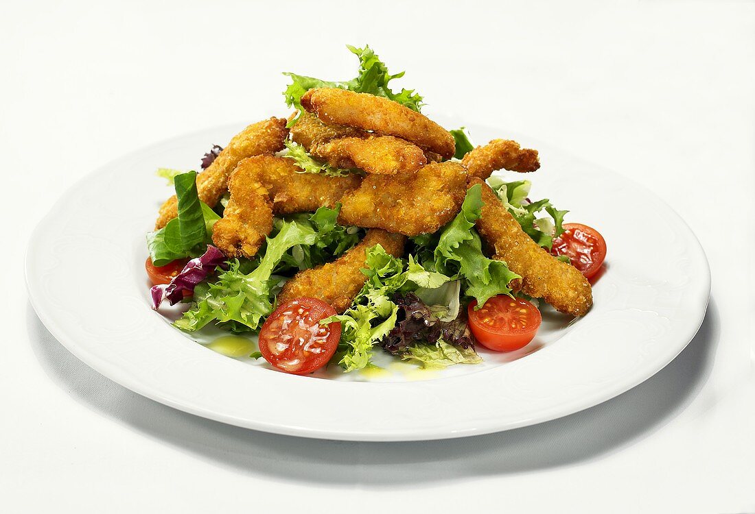 Salad leaves with breaded chicken fillets