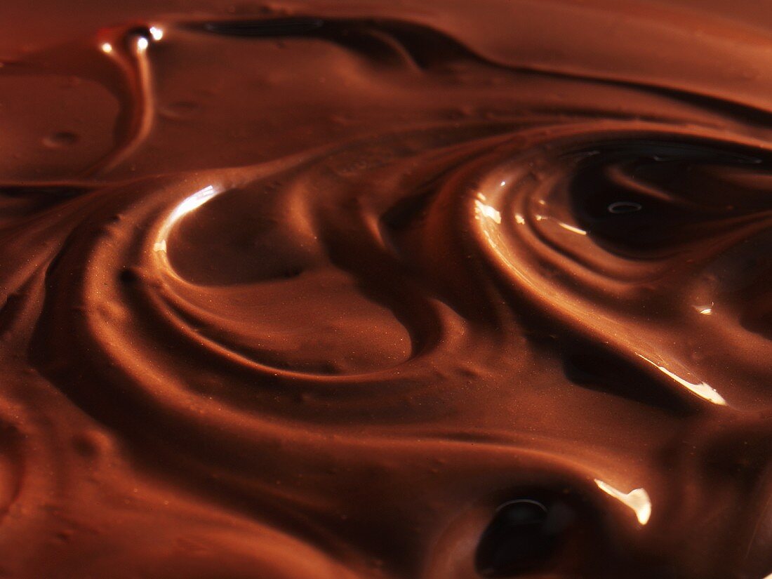 Melted milk chocolate (full-frame)