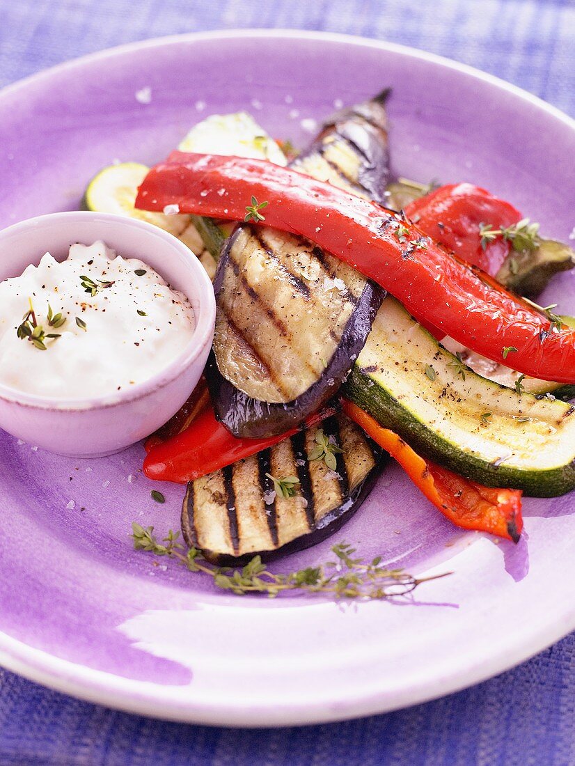 Grilled vegetables with dip