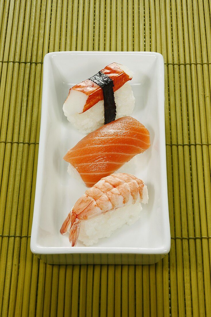 Drei Nigiri-Sushi