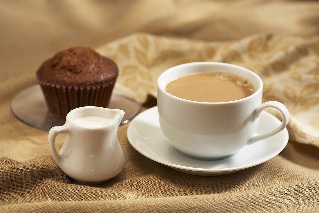 Milchkaffee und Muffin