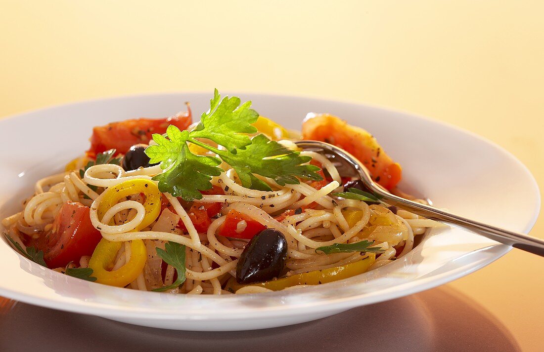 Spaghetti mit Kräutern und Gemüse