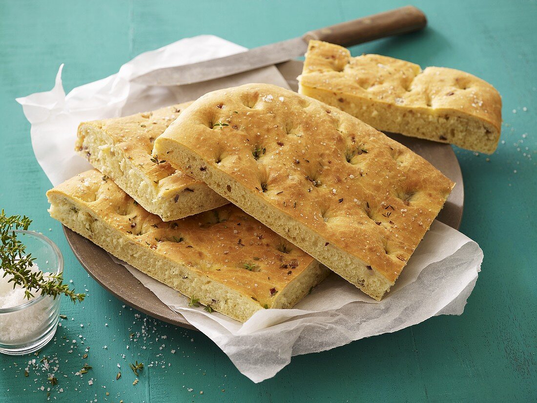 Focaccia mit Salz und Thymian