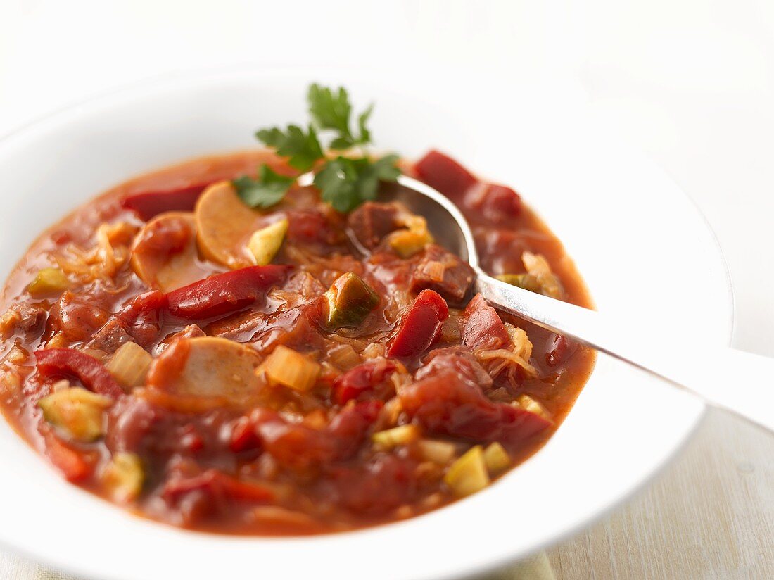 Borschtsch (Rote-Bete-Suppe mit Fleisch, Russland)