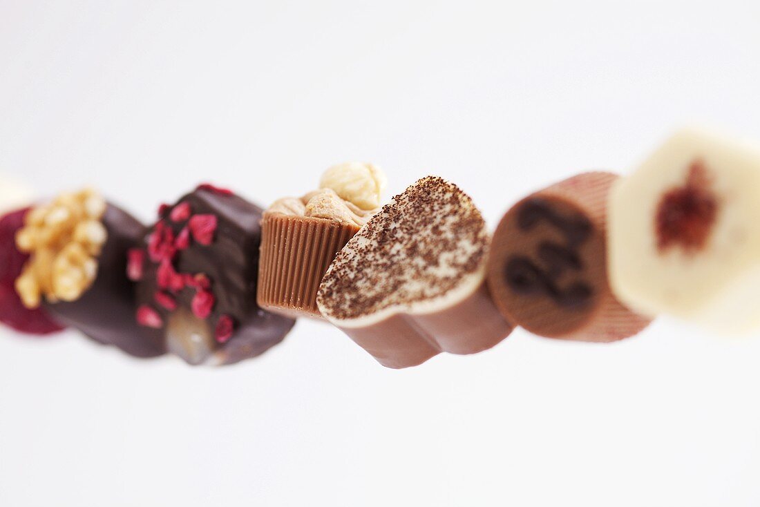 Row of assorted chocolates (close-up)