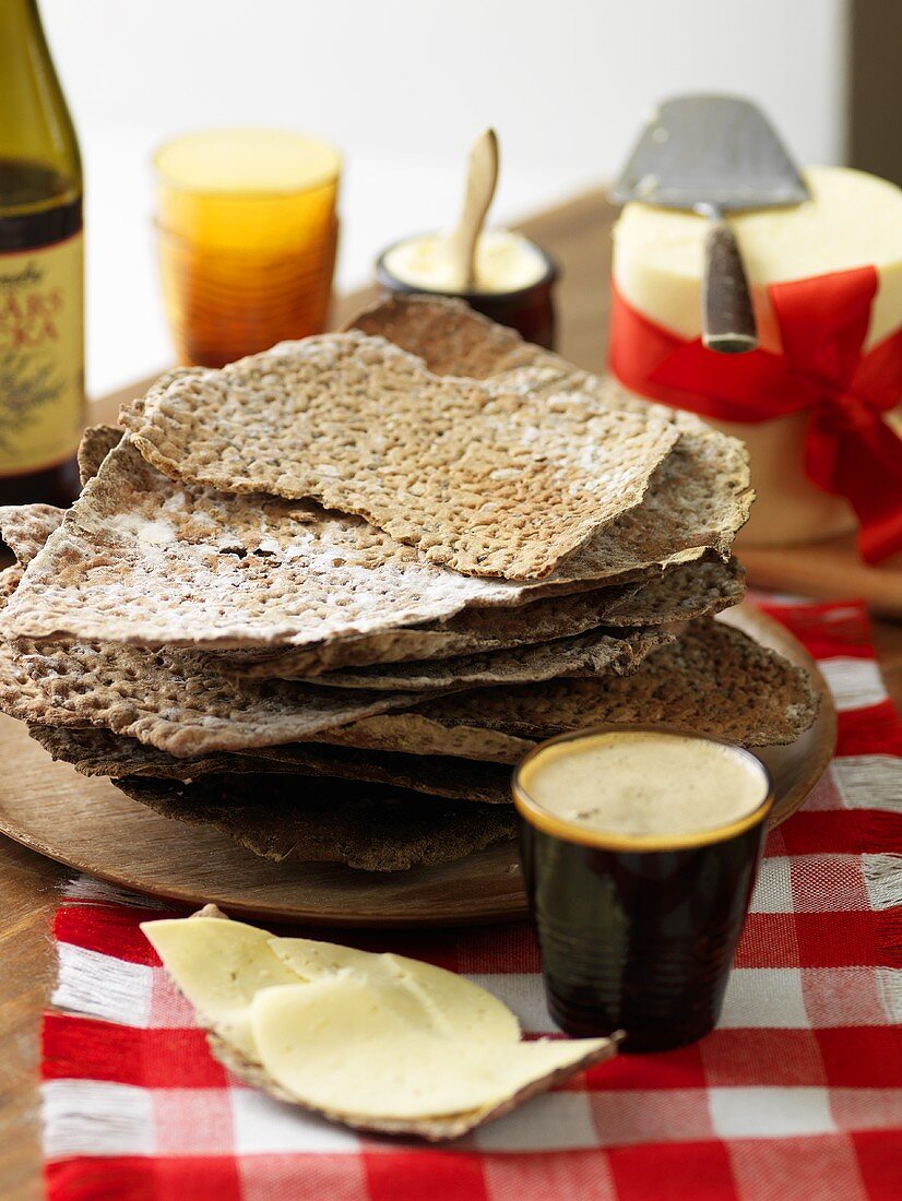 Knäckebrot und Käse aus Schweden