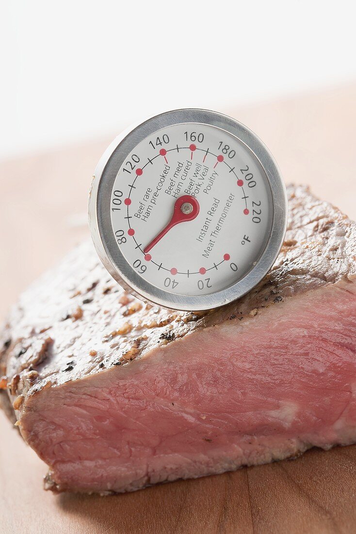 Sirloin Strip Steak mit Fleischthermometer