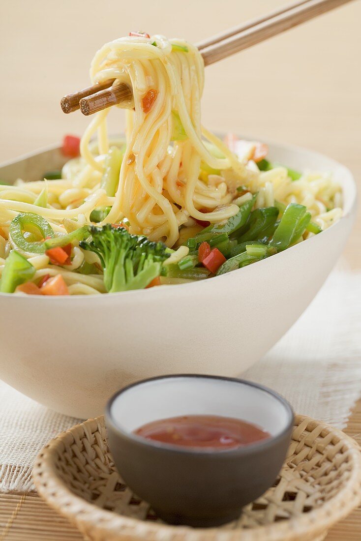 Fried noodles with vegetables and chilli sauce (Asia)