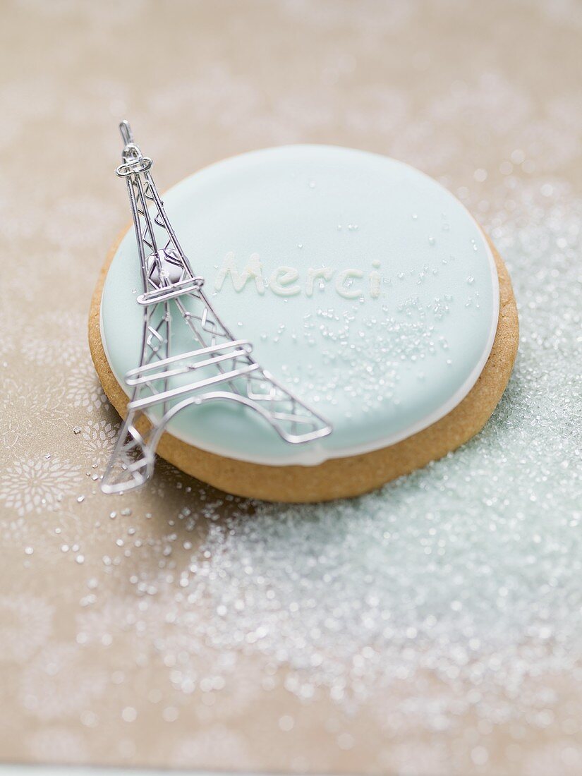 Biscuit with blue icing and the word Merci (France)