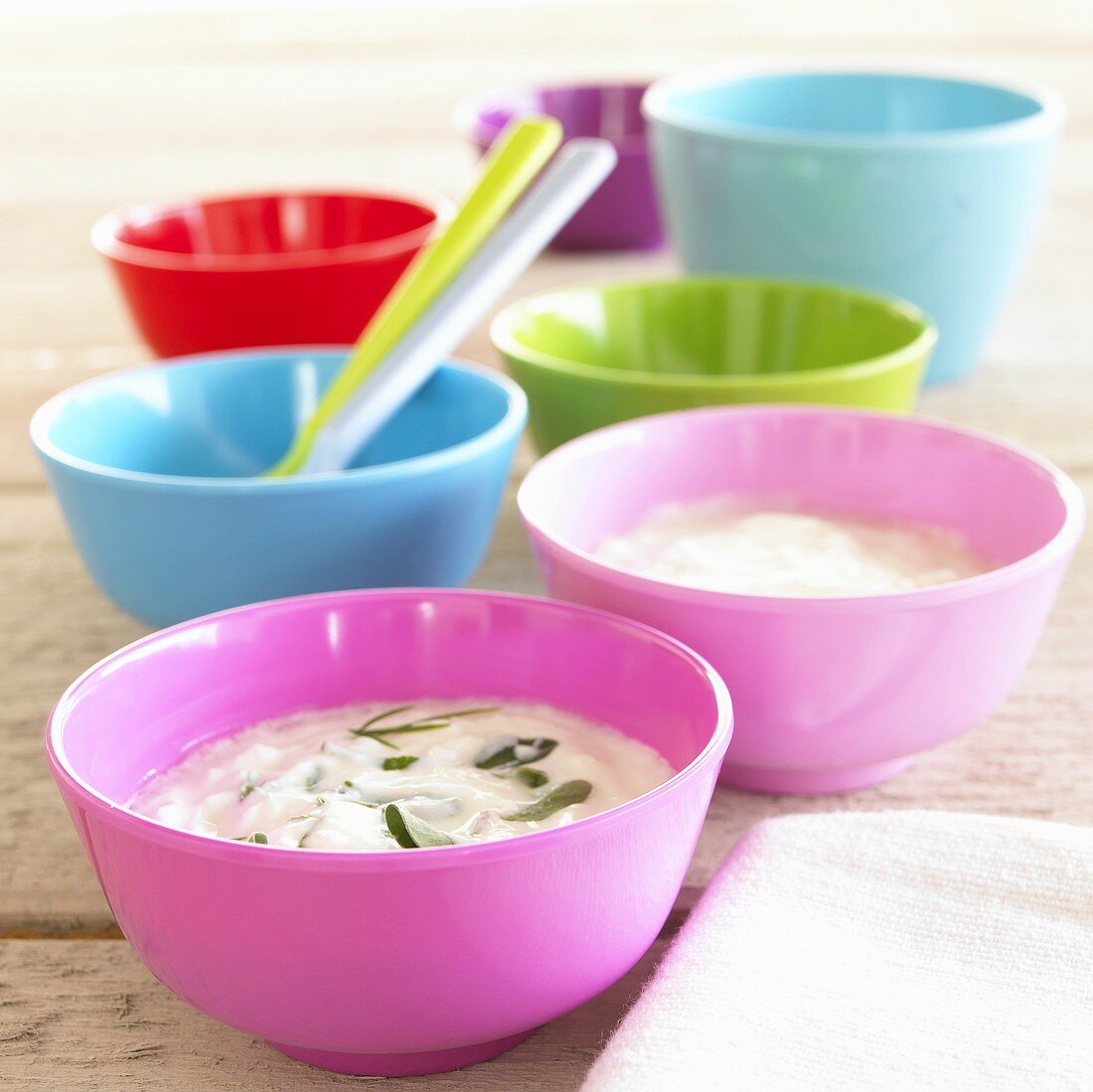 Quark in coloured bowls