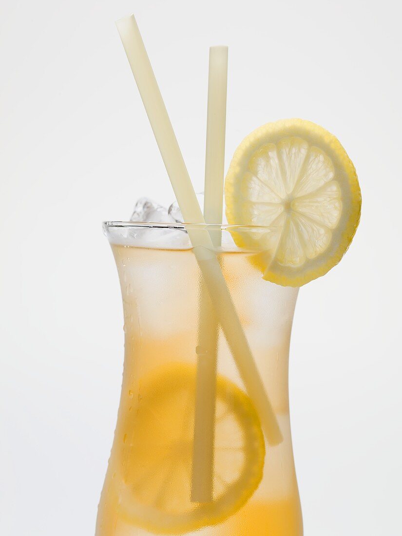 Iced tea with lemon slices and straws