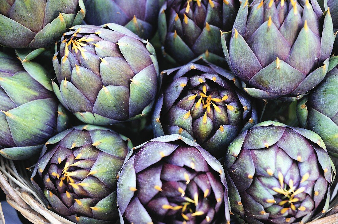 Italian artichokes (with spines) in a basket