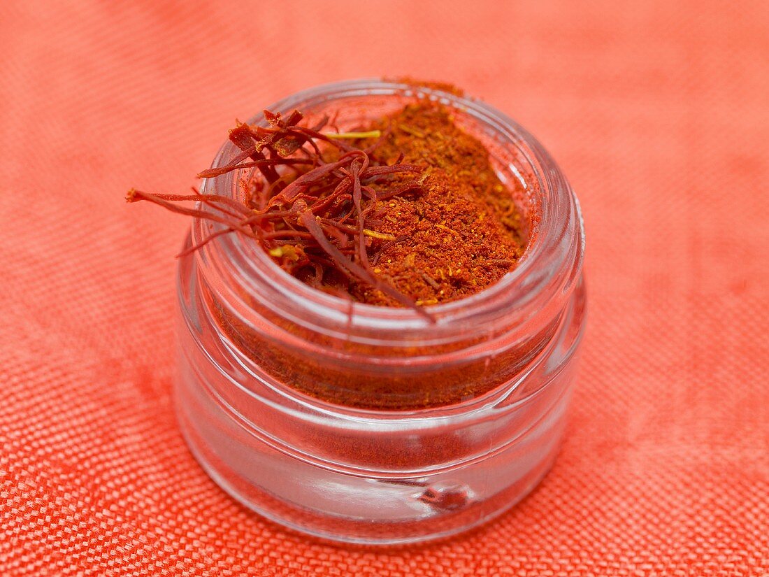 Saffron powder and saffron threads in screw-top jar