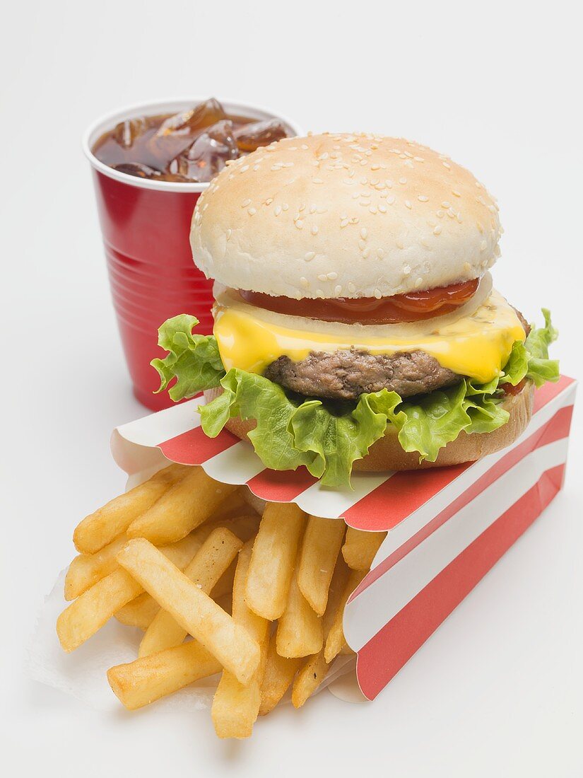 Cheeseburger, Pommes frites und Cola