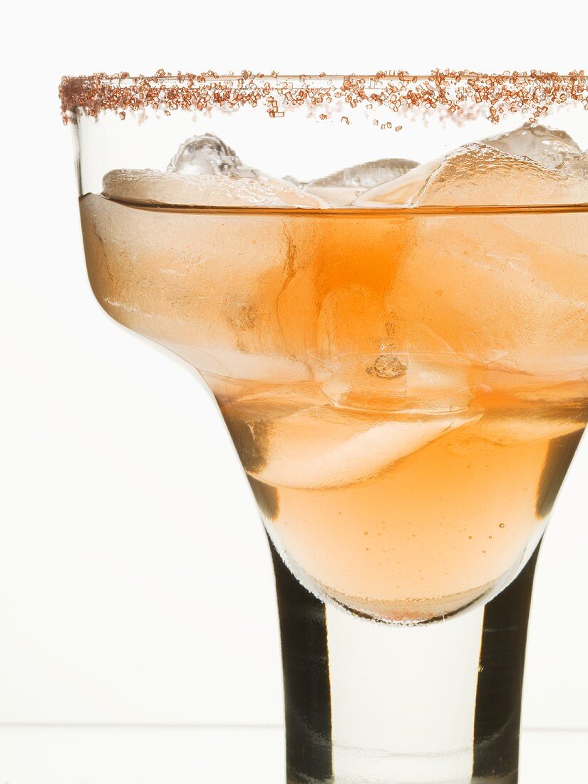 Cocktail im Glas mit Zuckerrand